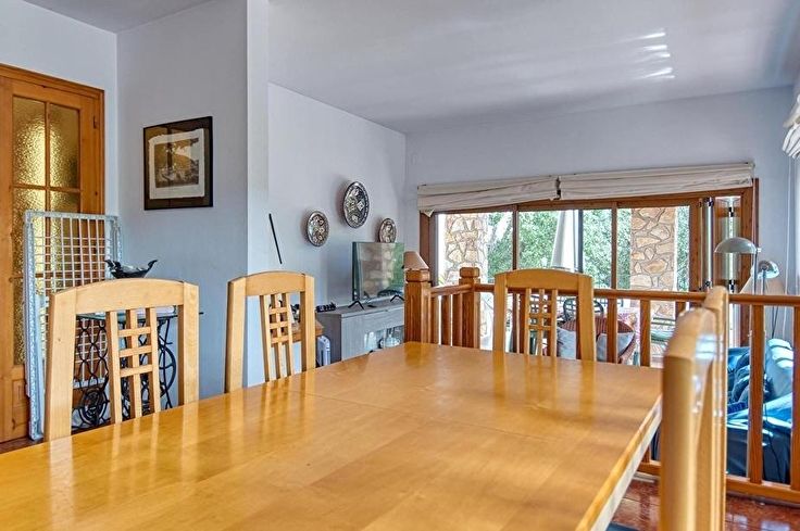 Casa aparellada 4 dormitoris amb Piscina, Wifi i Pàrquing a Tamariu - Lloguer Temporada