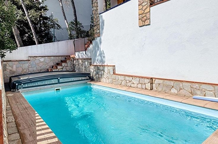 Casa aparellada 4 dormitoris amb Piscina, Wifi i Pàrquing a Tamariu - Lloguer Temporada