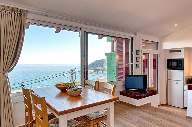 Apartament 2 dormitoris amb Piscina, Vistes al mar, Wifi i jardí a Tamariu - Lloguer Vacacional - Turístic