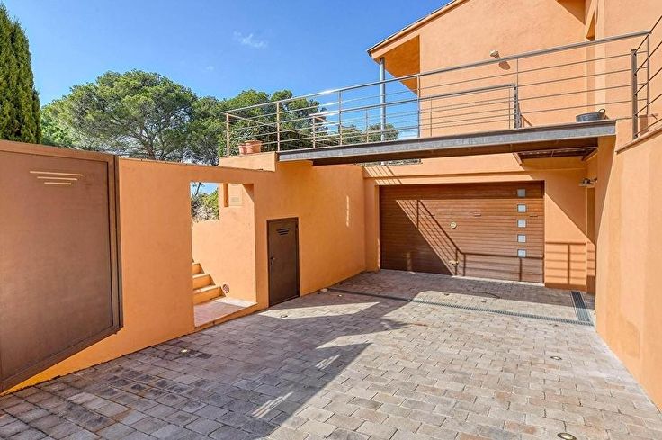 Casa individual 5 dormitoris amb Piscina, Aire condicionat i jardí a Llafranc - Compra - Venda