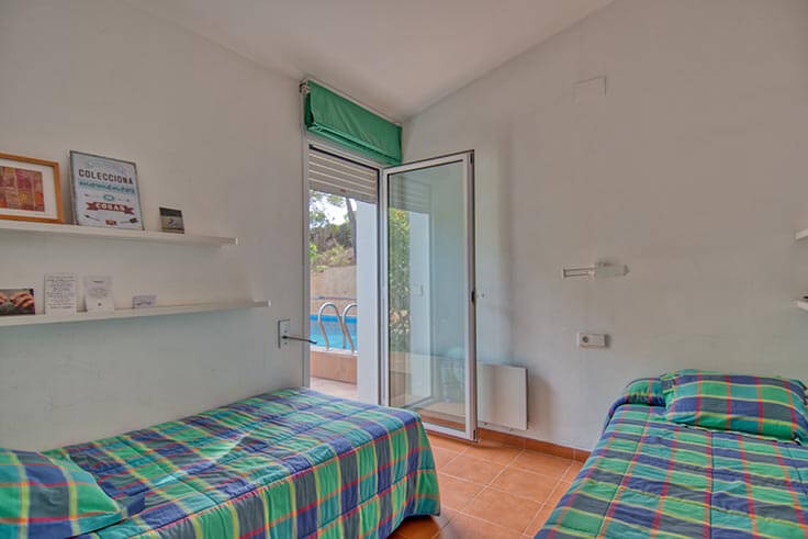 Casa individual 4 dormitoris amb Piscina, Vistes al mar, Barbacoa i jardí a Mont-ras - Compra - Venda