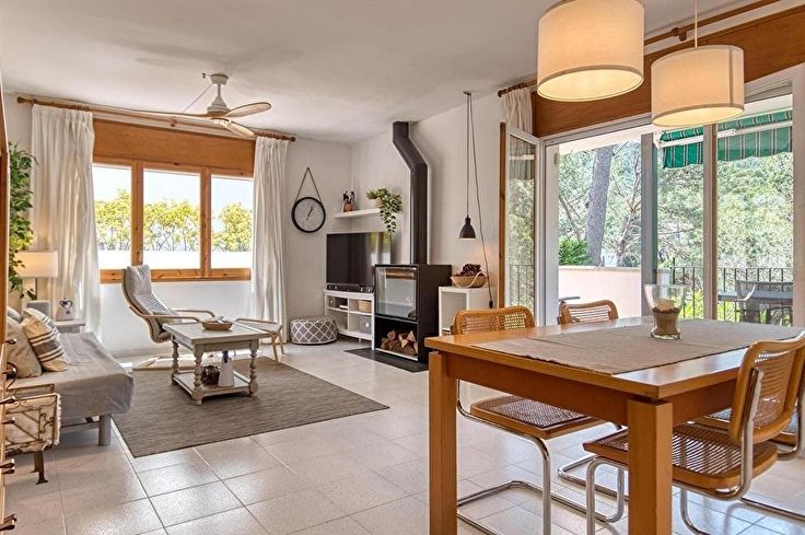 Apartament 3 dormitoris amb Piscina, Pàrquing i jardí a Tamariu - Compra - Venda