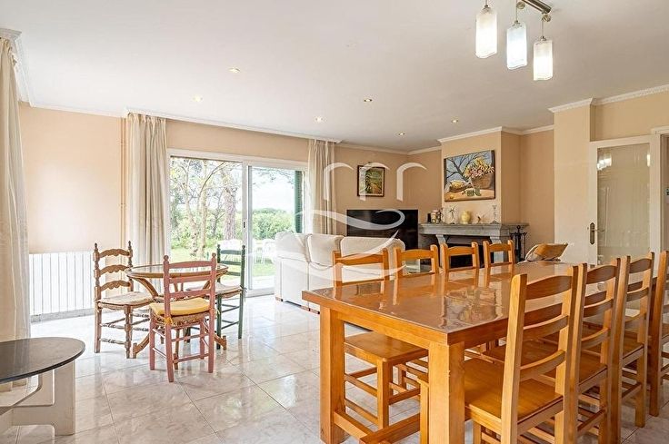 Xalet 6 dormitoris amb Piscina i jardí a Llagostera - Compra - Venda