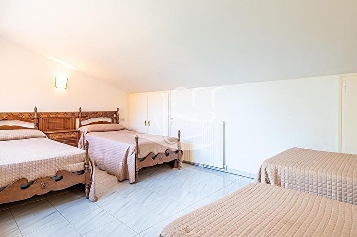 Xalet 6 dormitoris amb Piscina i jardí a Llagostera - Compra - Venda