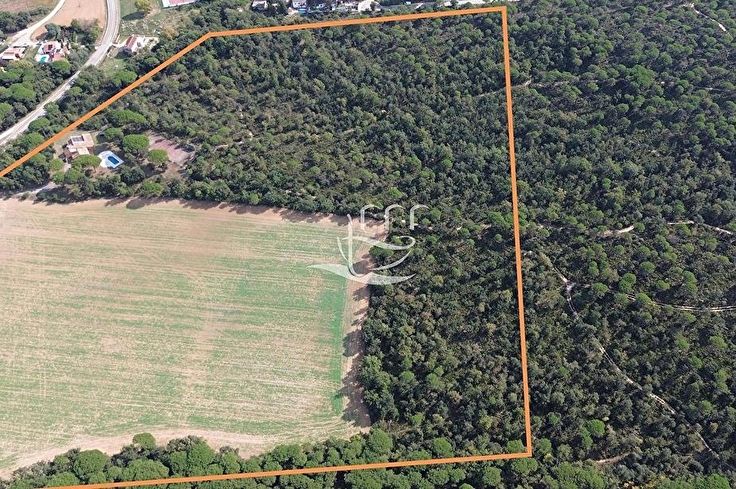 Xalet 6 dormitoris amb Piscina i jardí a Llagostera - Compra - Venda