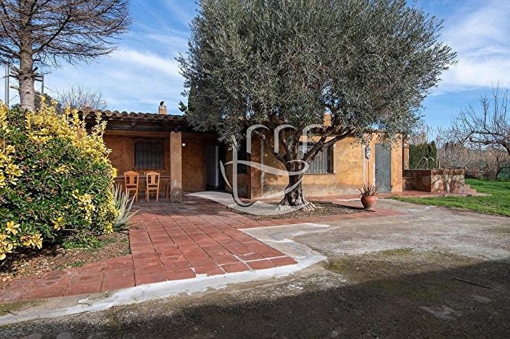 Casa individual 1 dormitori amb Piscina a Mont-ras - Compra - Venda