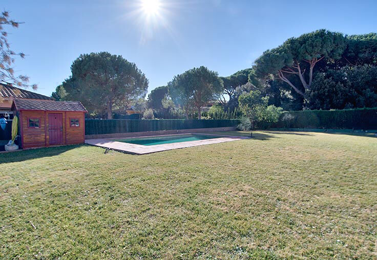 Xalet 5 dormitoris amb Piscina i jardí a Mont-ras - Compra - Venda