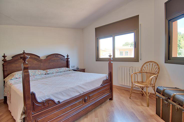 Casa 6 dormitoris amb jardí a Esclanyà - Compra - Venda