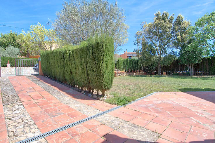 Casa 6 dormitoris amb jardí a Esclanyà - Compra - Venda