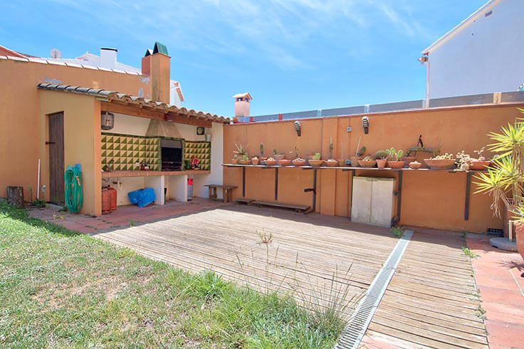 Casa 6 dormitoris amb jardí a Esclanyà - Compra - Venda