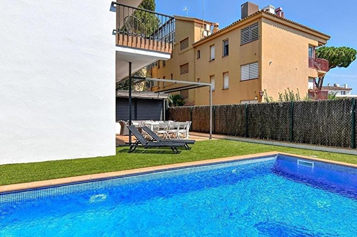 Xalet 4 dormitoris amb Piscina, Wifi, Pàrquing i jardí a Calella de Palafrugell - Lloguer Temporada