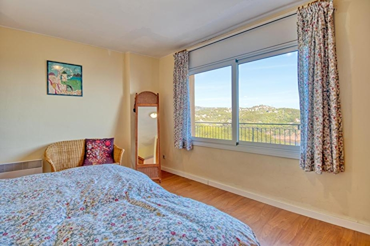 Attique 3 chambres avec Piscine, Vues à la mer, Parking et jardin à Tamariu - Location Vacances - Touristique