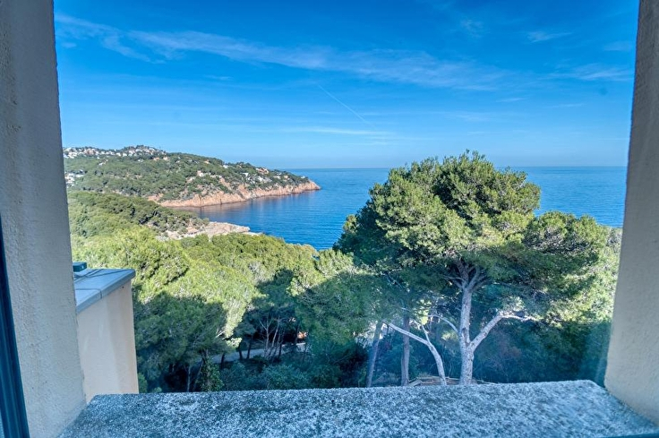 Attique 3 chambres avec Piscine, Vues à la mer, Parking et jardin à Tamariu - Location Saison