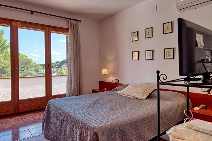 Maison jumelée 4 chambres avec Piscine, Wifi et Parking à Tamariu - Location Saison