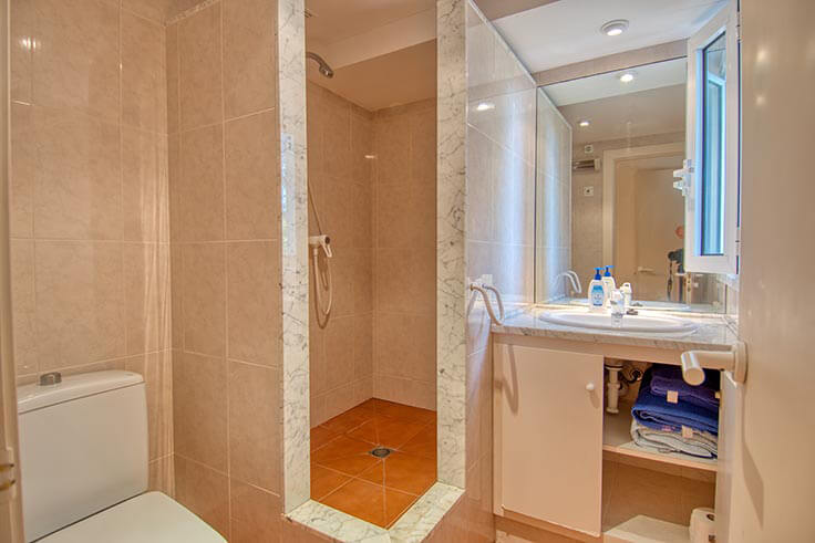 Maison individuelle 4 chambres avec Piscine, Vues à la mer, Barbecue et jardin à Mont-ras - Acheter - vendre