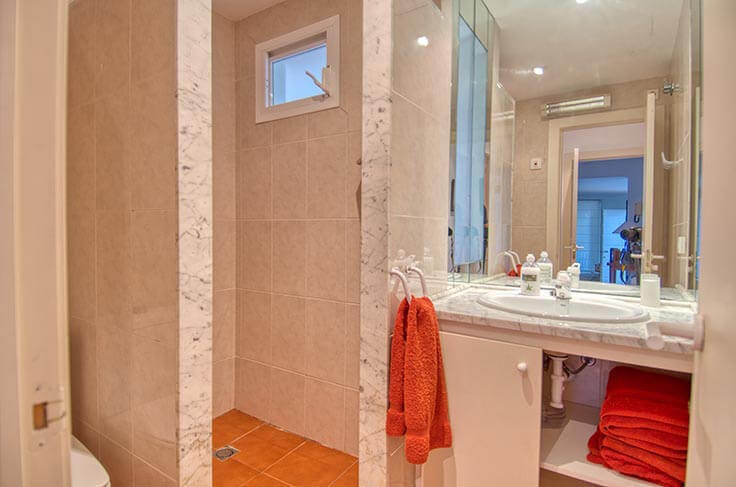 Maison individuelle 4 chambres avec Piscine, Vues à la mer, Barbecue et jardin à Mont-ras - Acheter - vendre