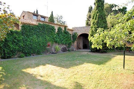 Ferme 5 chambres avec Piscine, Barbecue et jardin à PERATALLADA-FORALLAC - Acheter - vendre