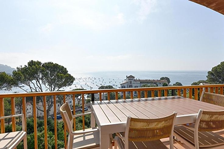 Appartement 2 chambres avec Piscine, Vues à la mer, Wifi, Parking et jardin à Tamariu - Location Vacances - Touristique