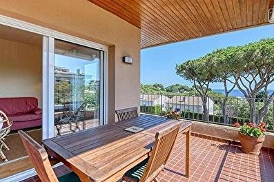 Apartment with Pool, Sea views, Parking and garden in Calella de Palafrugell - Buy - For sale