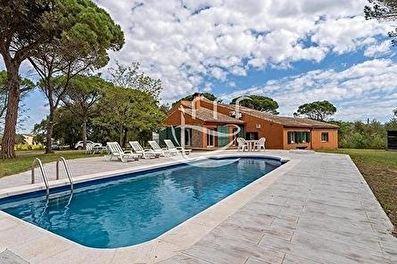 Chalet with Pool and garden in Llagostera - Buy - For sale