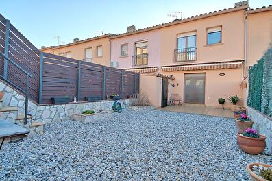 Semi detatched house with garden in Palafrugell - Buy - For sale