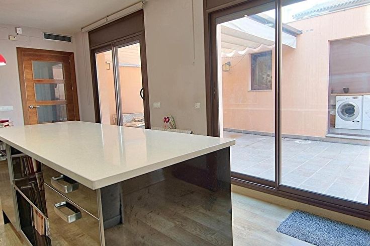 Flat with Air-conditioning and Parking - Buy and sell