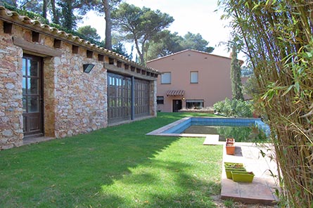 Paired house with Pool and Sea views in Begur - Buy and sell