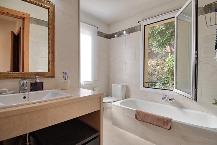 Individual house with Pool and Sea views in Begur - Buy and sell