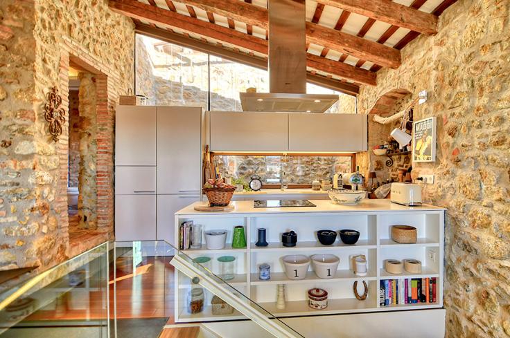 Stone house in Pals - Buy and sell