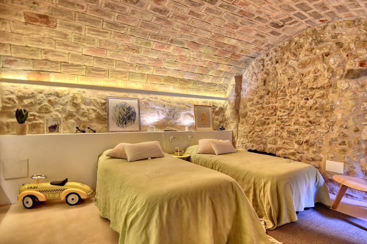 Stone house in Pals - Buy and sell