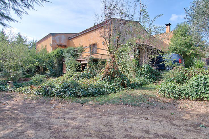 Cottage with Pool and Barbecue in CruÃ¯lles - Buy and sell