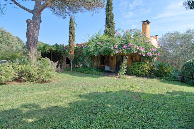 Cottage with Pool and Barbecue in CruÃ¯lles - Buy and sell