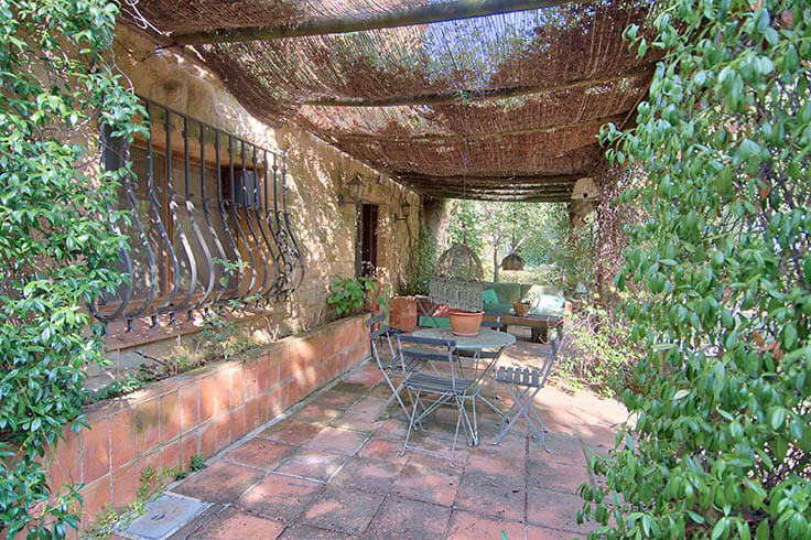 Cottage with Pool and Barbecue in CruÃ¯lles - Buy and sell