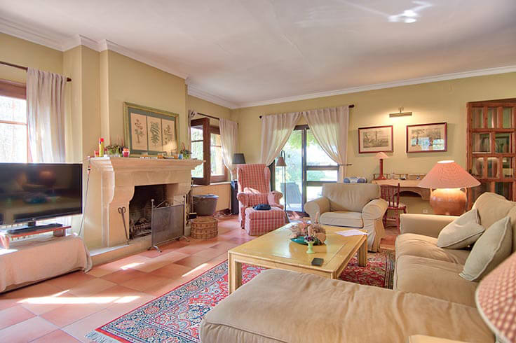 Cottage with Pool and Barbecue in CruÃ¯lles - Buy and sell