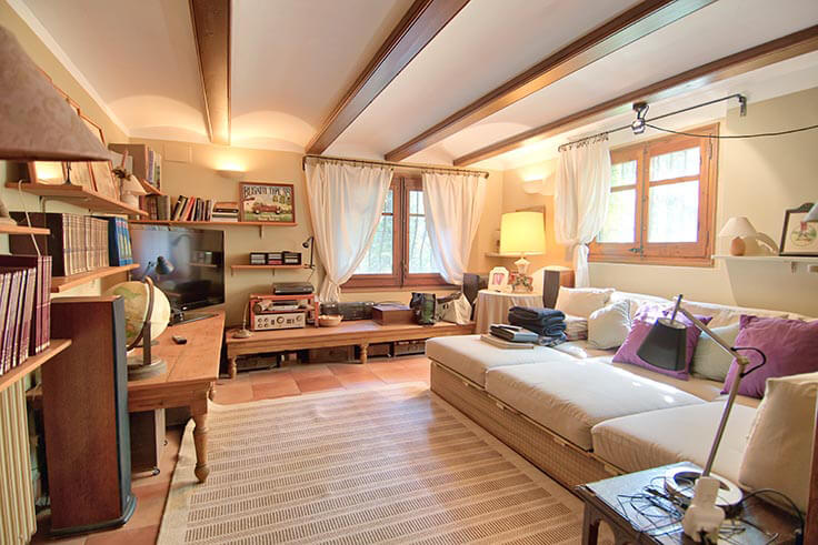 Cottage with Pool and Barbecue in CruÃ¯lles - Buy and sell