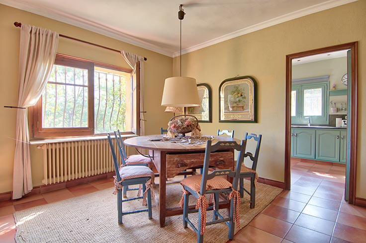 Cottage with Pool and Barbecue in CruÃ¯lles - Buy and sell