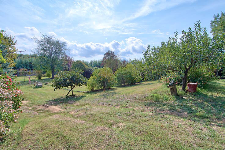 Cottage with Pool and Barbecue in CruÃ¯lles - Buy and sell