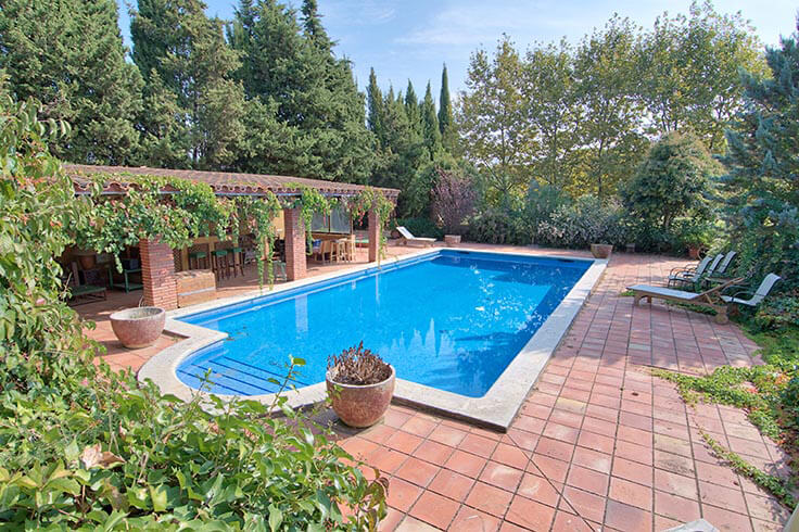 Cottage with Pool and Barbecue in CruÃ¯lles - Buy and sell