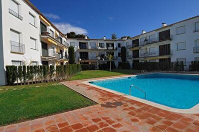 Apartment with Pool, Parking and garden in Llafranc - Rent Seasonal