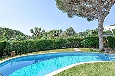 Apartment with Pool, Parking and garden in Calella de Palafrugell - Rent Tourist