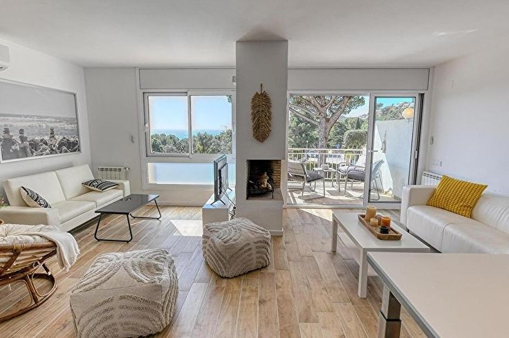 Apartment 4 bedrooms with Pool, Sea views, Parking and garden in Calella de Palafrugell - Rent Seasonal