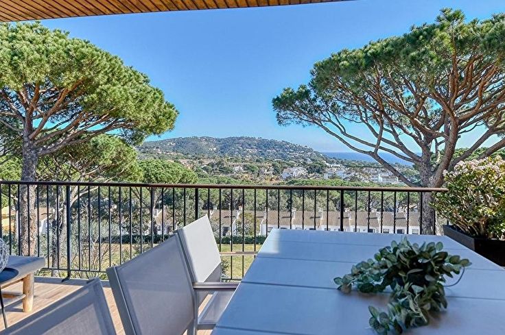 Apartment 4 bedrooms with Pool, Sea views, Parking and garden in Calella de Palafrugell - Rent Seasonal