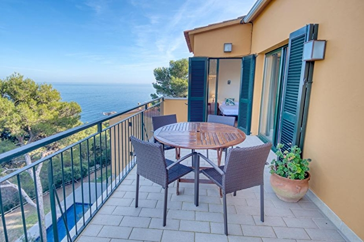 Penthouse 3 bedrooms with Pool, Sea views, Parking and garden in Tamariu - Rent Seasonal