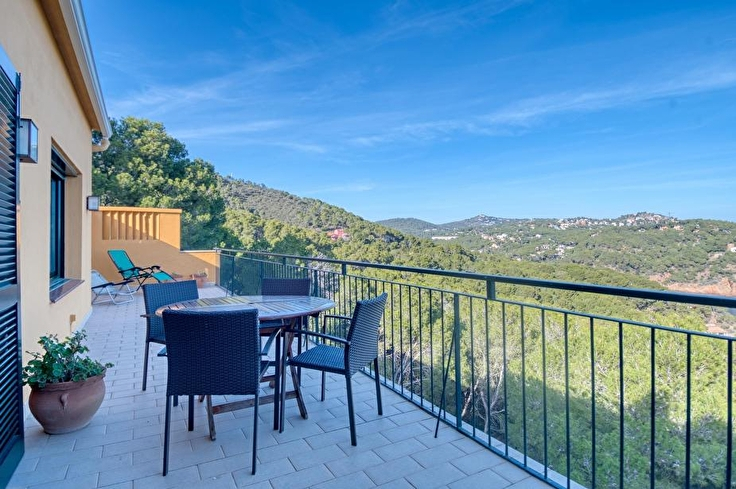 Penthouse 3 bedrooms with Pool, Sea views, Parking and garden in Tamariu - Rent Seasonal