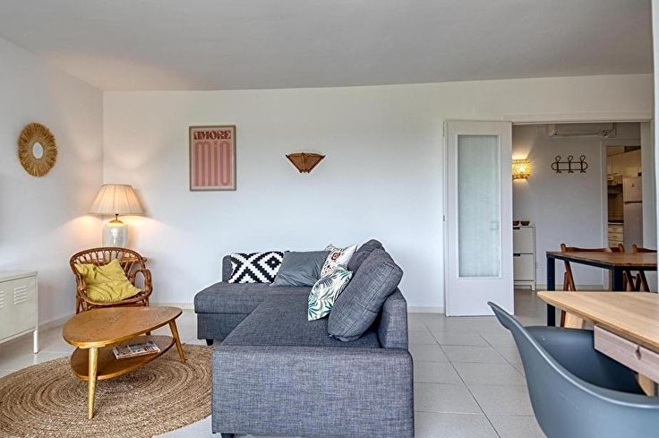 Apartment 2 bedrooms with Pool, Air-conditioning, Wifi, Parking and garden in Llafranc - Rent Vacation - Tourist