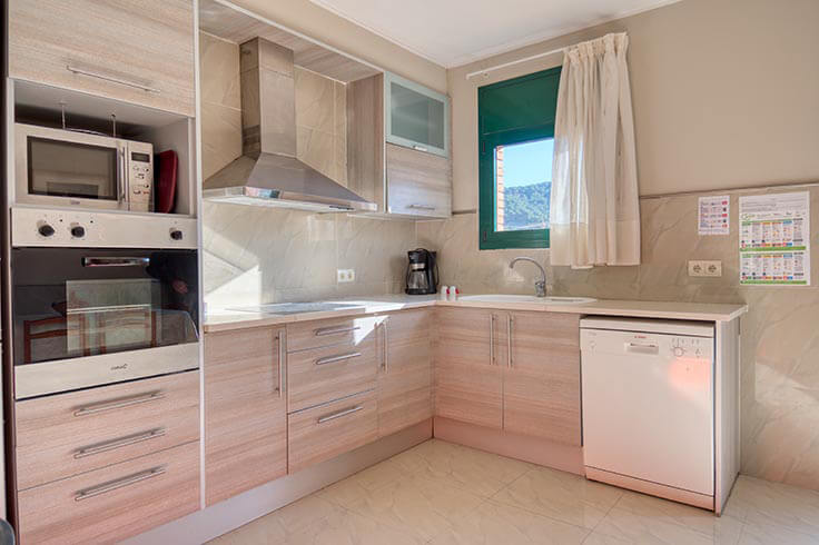 Individual house 6 bedrooms with Pool, Parking and garden in Begur - Buy - For sale