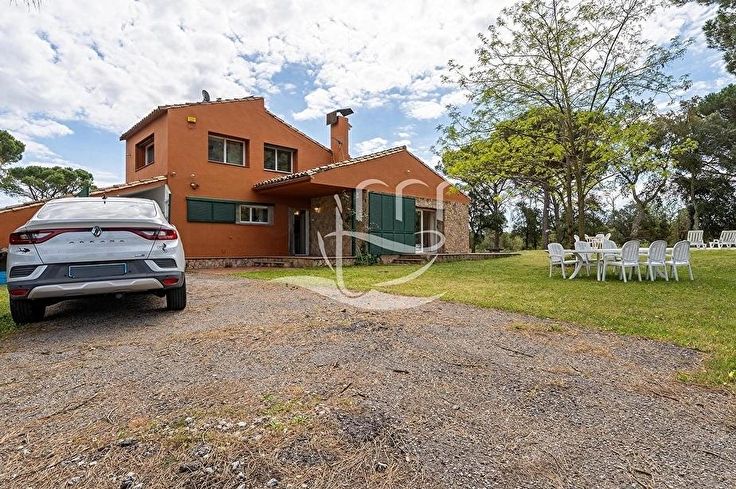 Chalet 6 bedrooms with Pool and garden in Llagostera - Buy - For sale