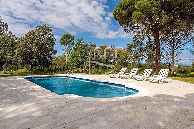 Chalet 6 bedrooms with Pool and garden in Llagostera - Buy - For sale