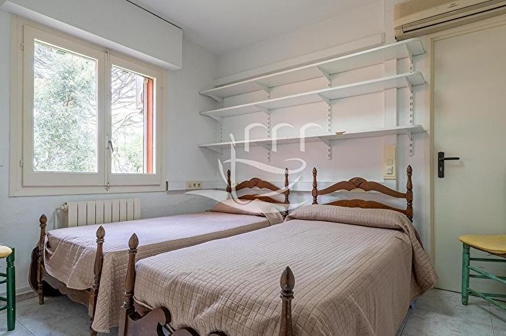 Chalet 6 bedrooms with Pool and garden in Llagostera - Buy - For sale
