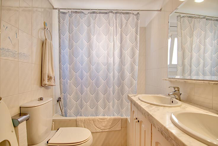 Individual house 4 bedrooms with Parking and garden in Mont-ras - Buy - For sale